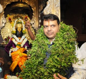 cm-devendra-pandharpur-darshan