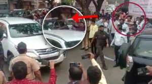 Video-Slippers-thrown-at-bjp-Devendra-Fadnavis-car-in-Pimpri-Chinchwad