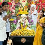अरुण पवार व बालाजी पवार यांच्या तर्फे जगद्गुरू तुकोबाचरणी केशर आंब्याची रास