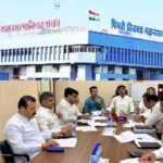 शहरातील लोकप्रतिनिधींनी नागरिकांच्या हिताची ठाम भूमिका मांडत, “आधी सुविधा द्या, मगच कररचनेत बदल करा”